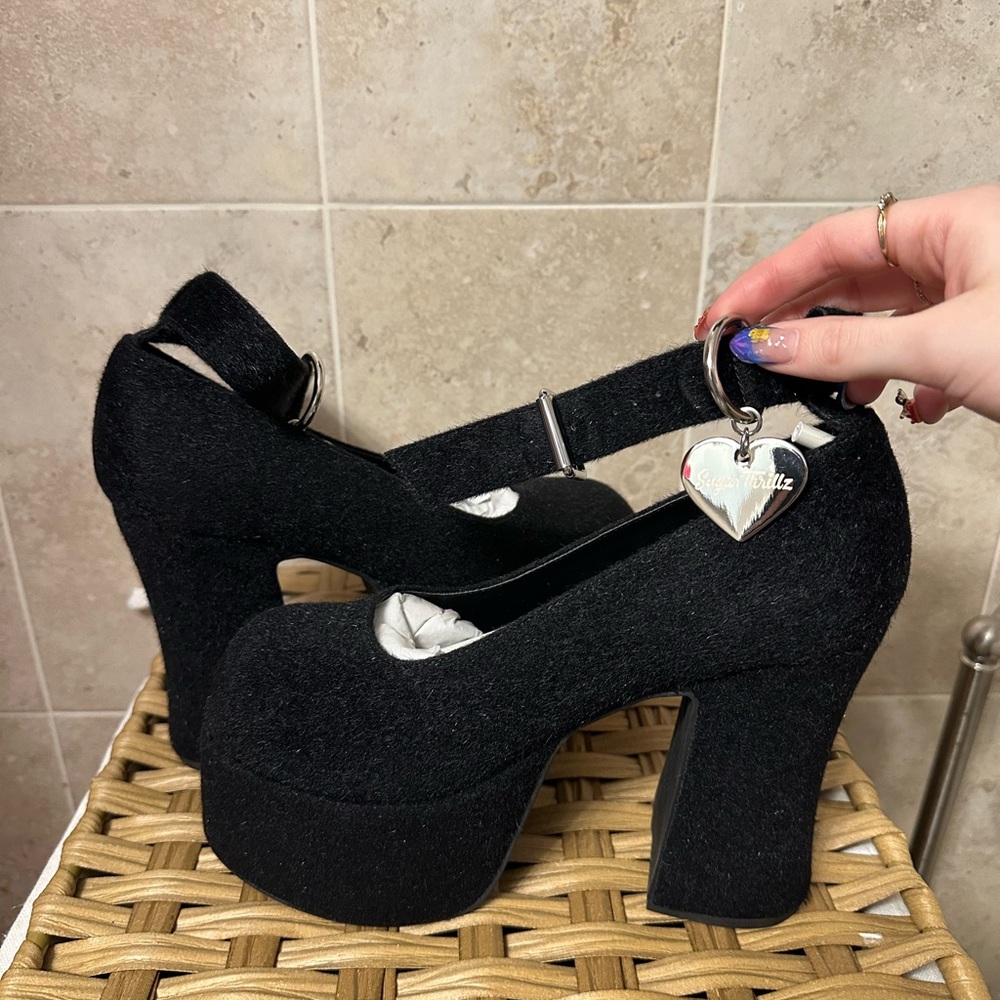 NWT!! Sugar Thrillz Black Platform Heels with Heart Charm